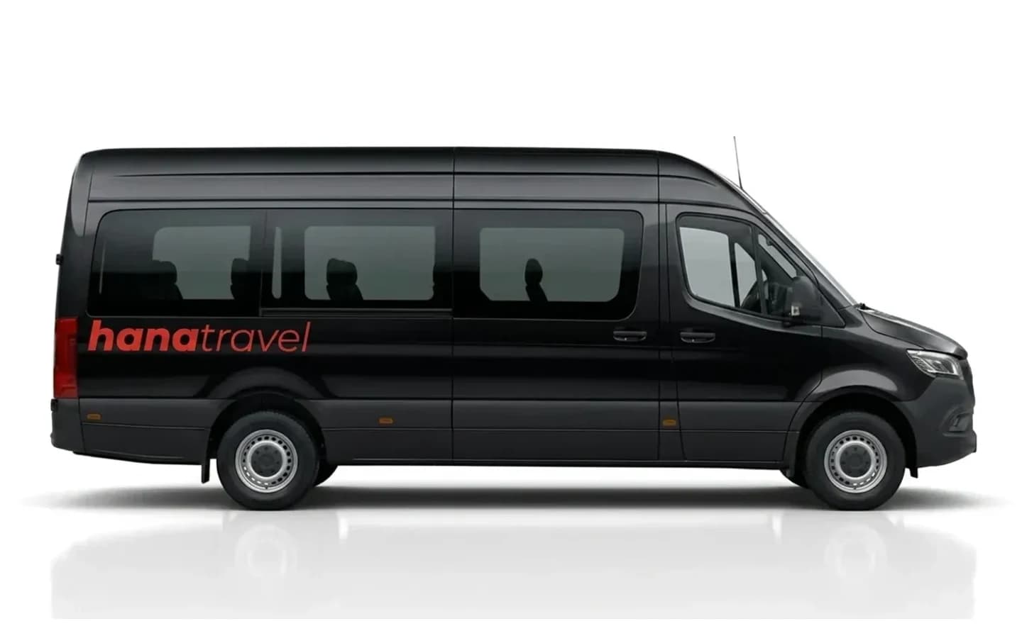 Antalya Havalimanı Mercedes-Benz Sprinter 516 transferi Beyaz arka planda Antalya Havalimanı transferleri için kullanılan siyah bir Mercedes-Benz Sprinter 516.